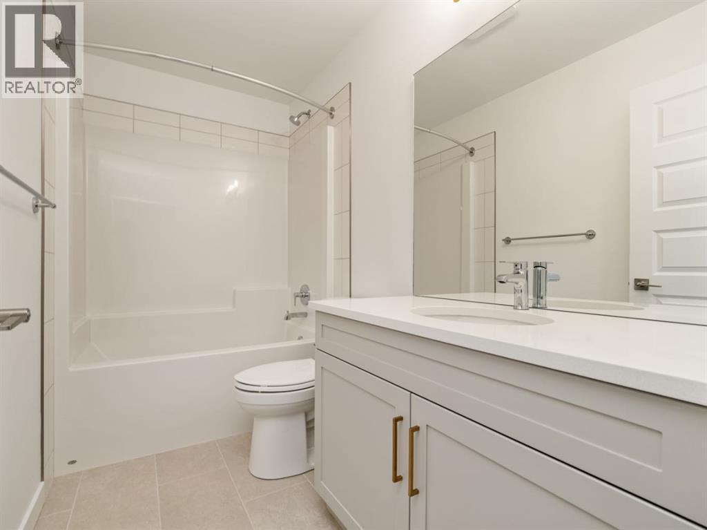 730 Violet Place W, Lethbridge, AB - Indoor Photo Showing Bathroom
