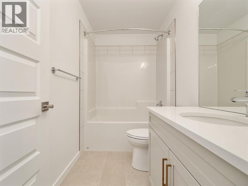 730 Violet Place W, Lethbridge, AB - Indoor Photo Showing Bathroom