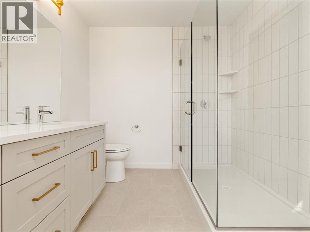 730 Violet Place W, Lethbridge, AB - Indoor Photo Showing Bathroom