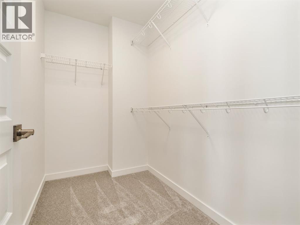 730 Violet Place W, Lethbridge, AB - Indoor With Storage