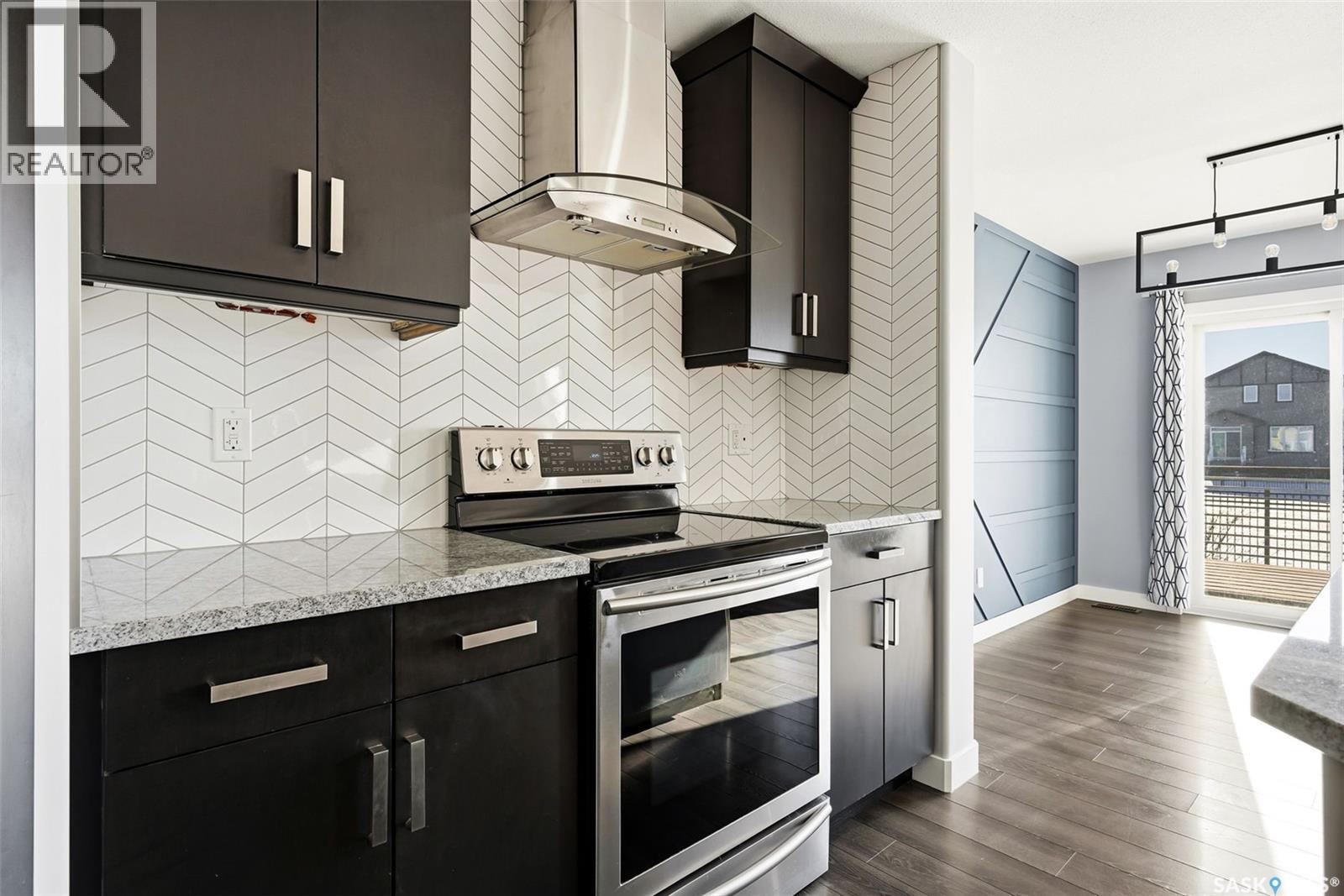 5669 Glide Crescent, Regina, SK - Indoor Photo Showing Kitchen With Upgraded Kitchen