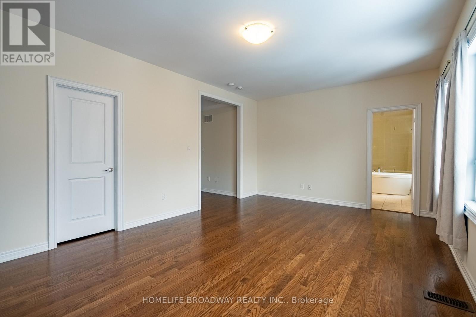 166 Conklin Crescent, Aurora, ON - Indoor Photo Showing Other Room