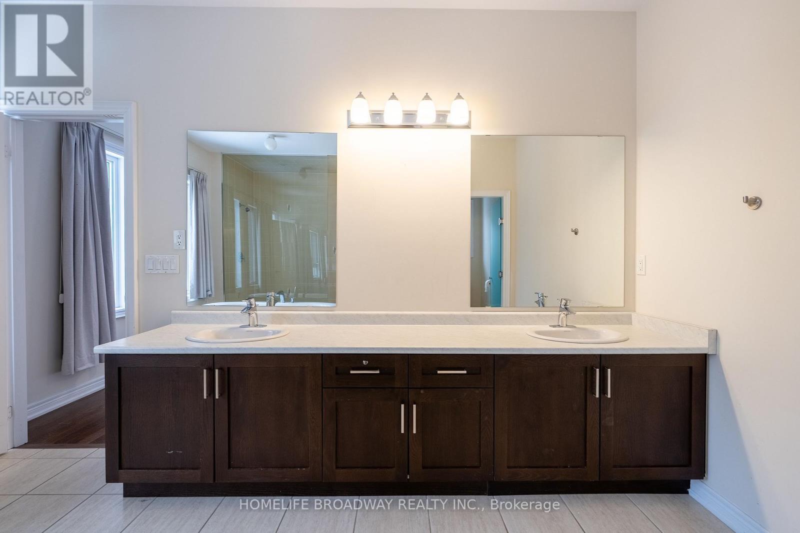 166 Conklin Crescent, Aurora, ON - Indoor Photo Showing Bathroom