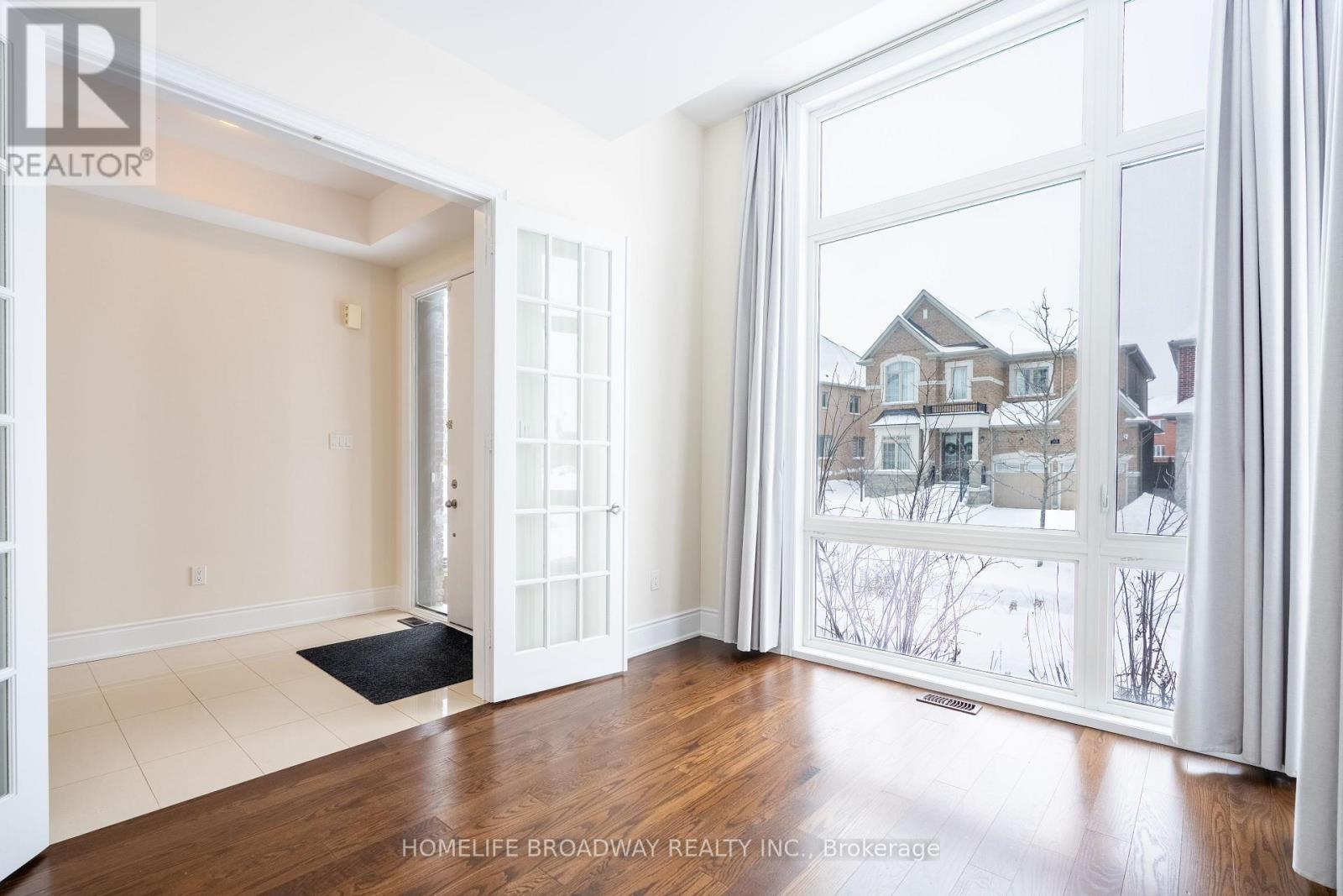 166 Conklin Crescent, Aurora, ON - Indoor Photo Showing Other Room