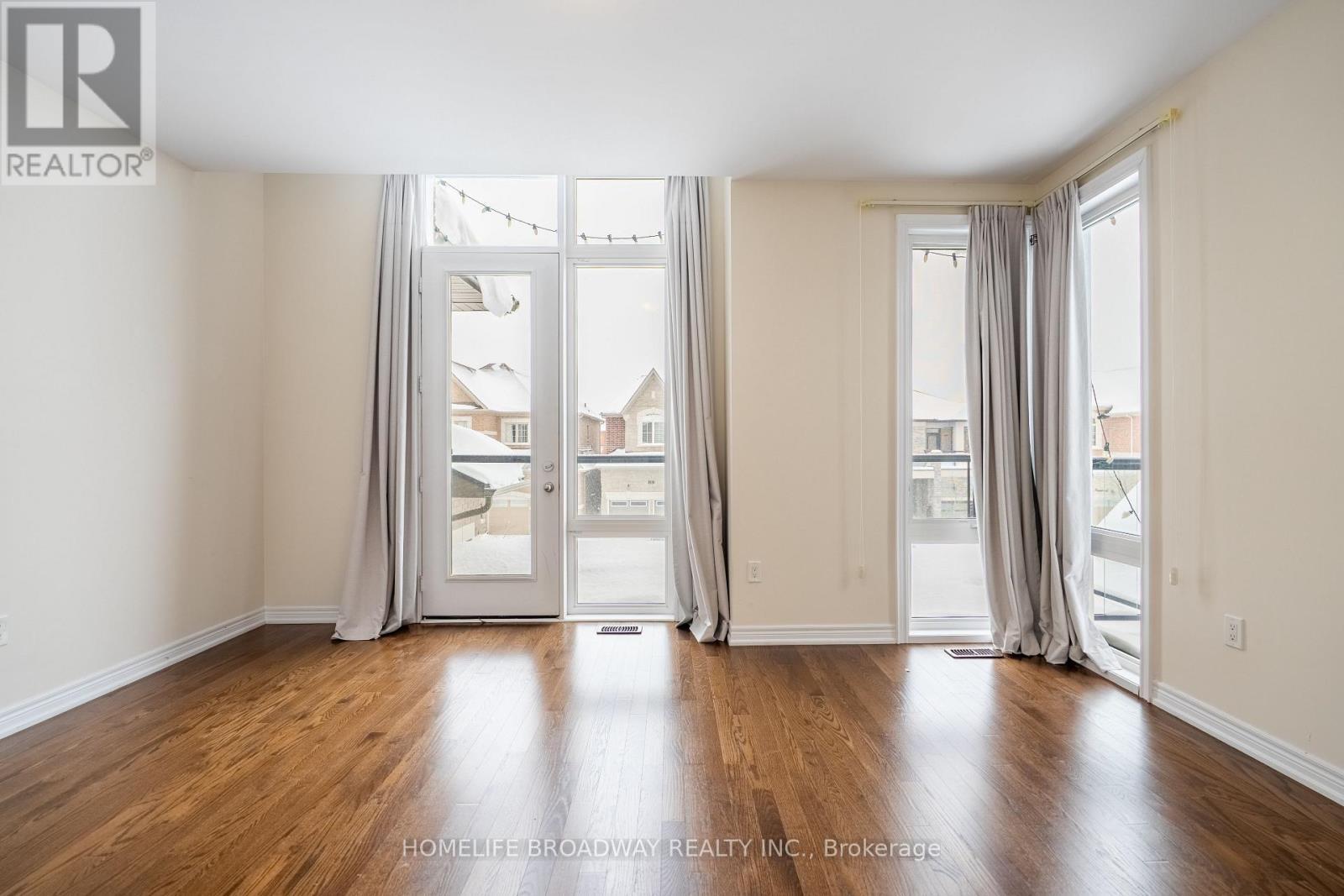 166 Conklin Crescent, Aurora, ON - Indoor Photo Showing Other Room