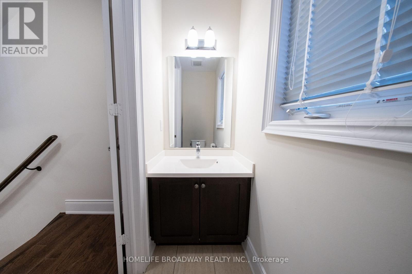166 Conklin Crescent, Aurora, ON - Indoor Photo Showing Bathroom