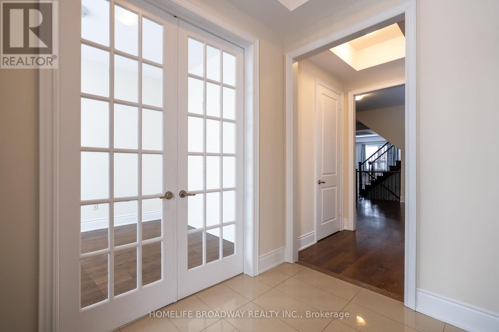 166 Conklin Crescent, Aurora, ON - Indoor Photo Showing Other Room