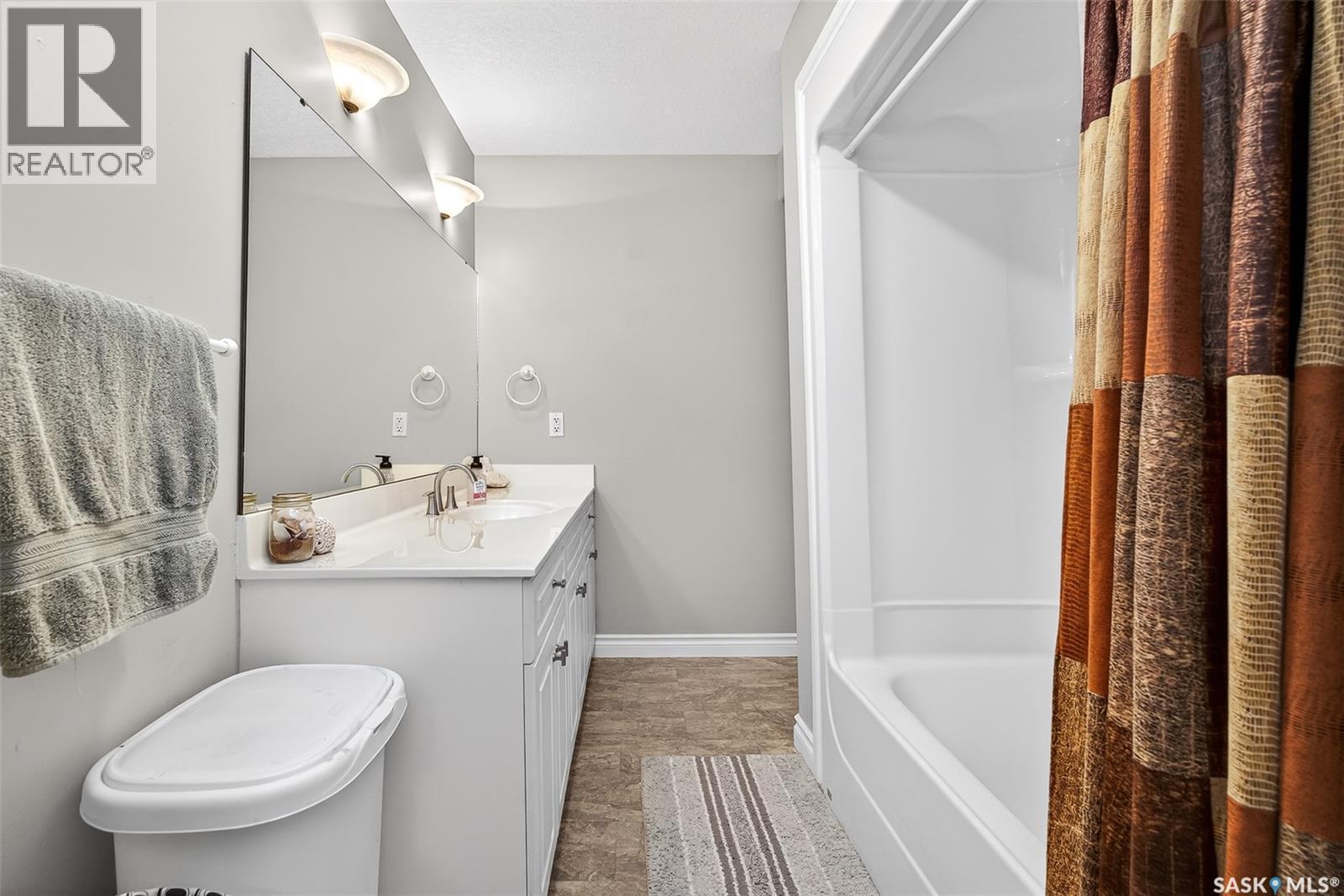 27 Marigold Crescent, Moose Jaw, SK - Indoor Photo Showing Bathroom