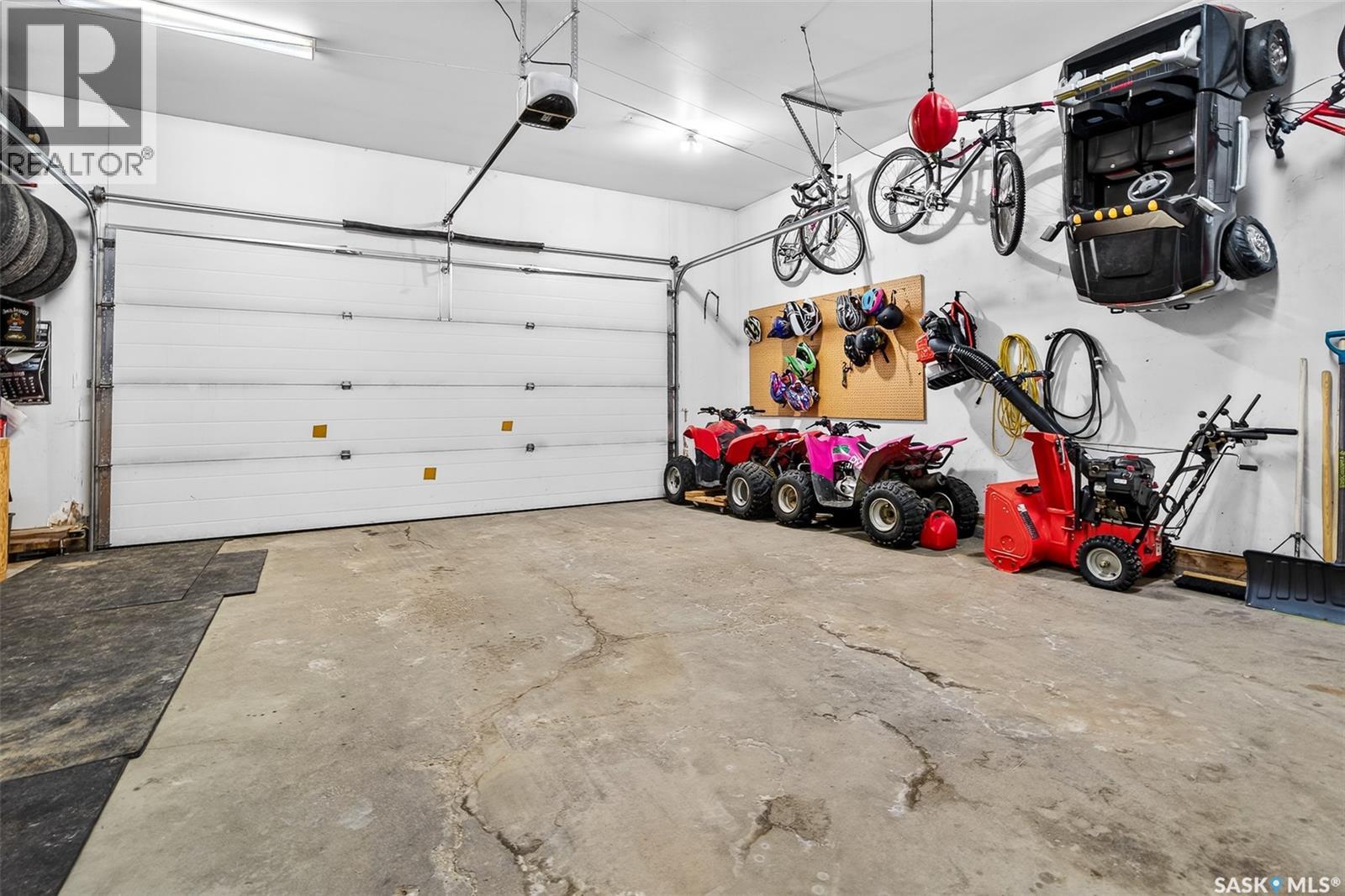 27 Marigold Crescent, Moose Jaw, SK - Indoor Photo Showing Garage