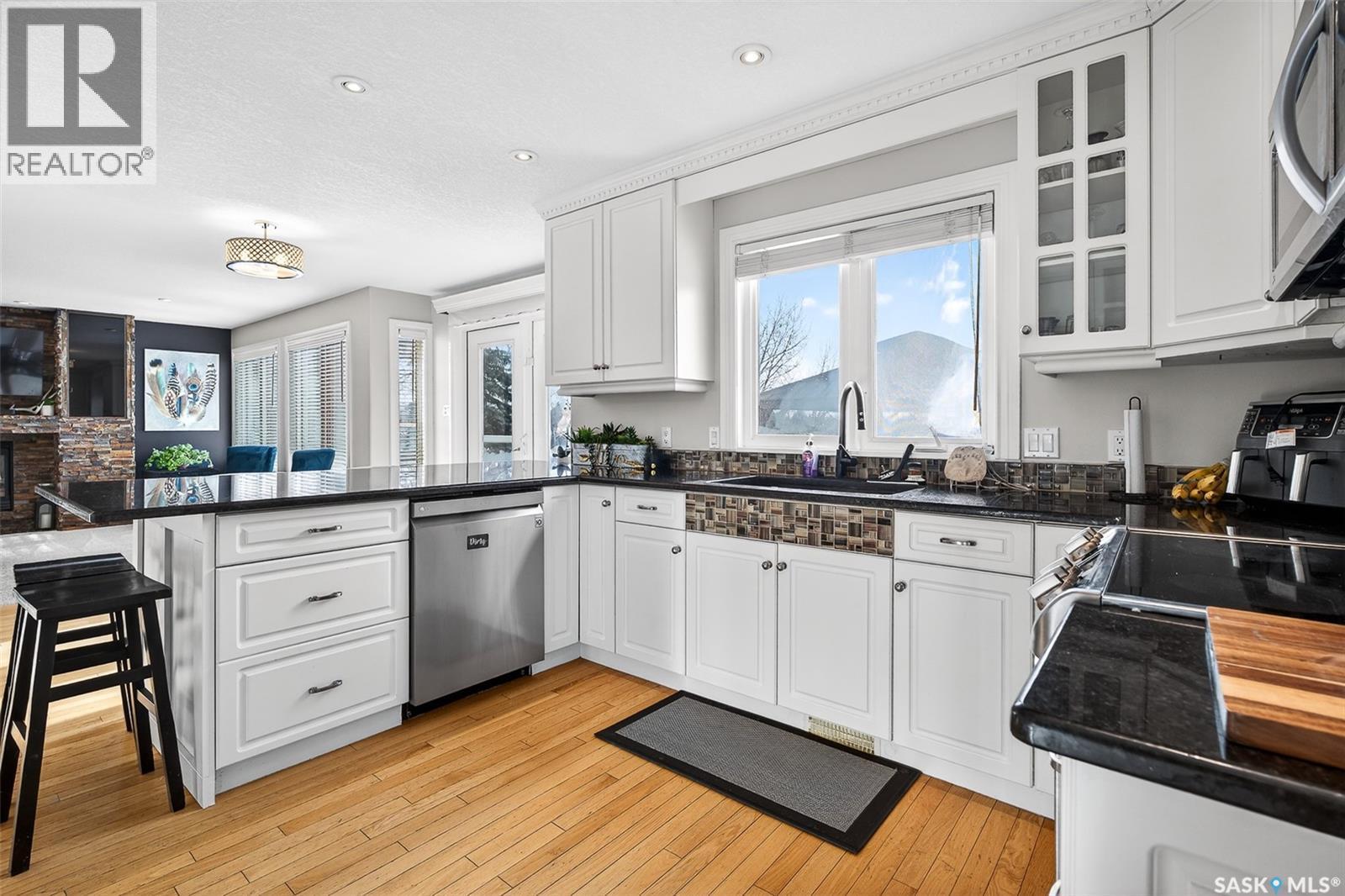 27 Marigold Crescent, Moose Jaw, SK - Indoor Photo Showing Kitchen With Upgraded Kitchen