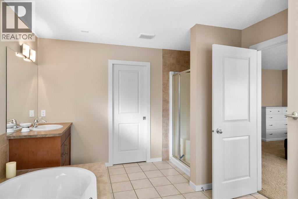 5 Mahogany Square Se, Calgary, AB - Indoor Photo Showing Bathroom