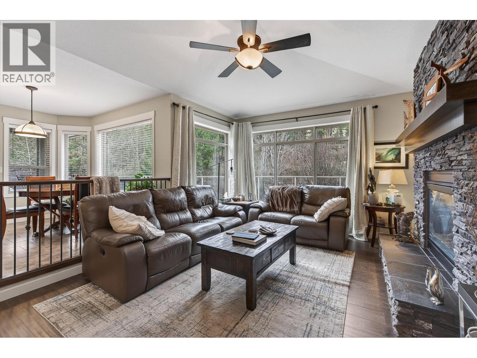 1487 Rosewood Drive, West Kelowna, BC - Indoor Photo Showing Living Room With Fireplace
