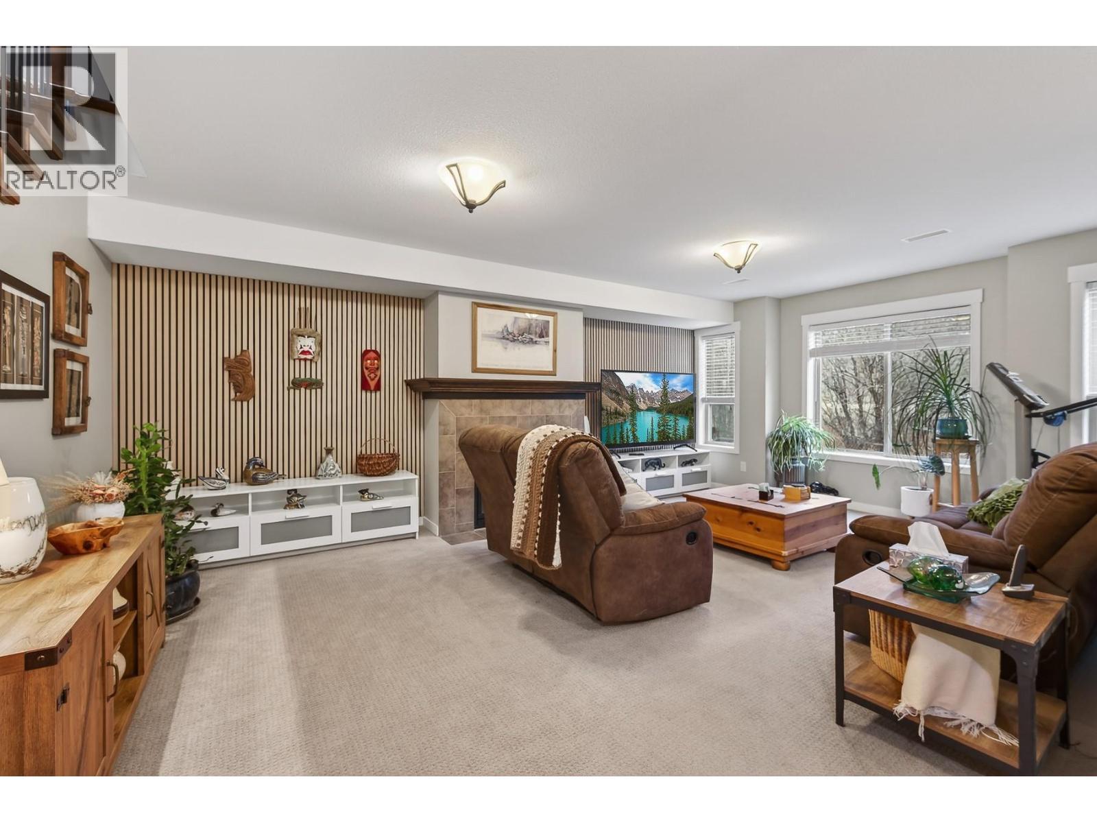 1487 Rosewood Drive, West Kelowna, BC - Indoor Photo Showing Living Room