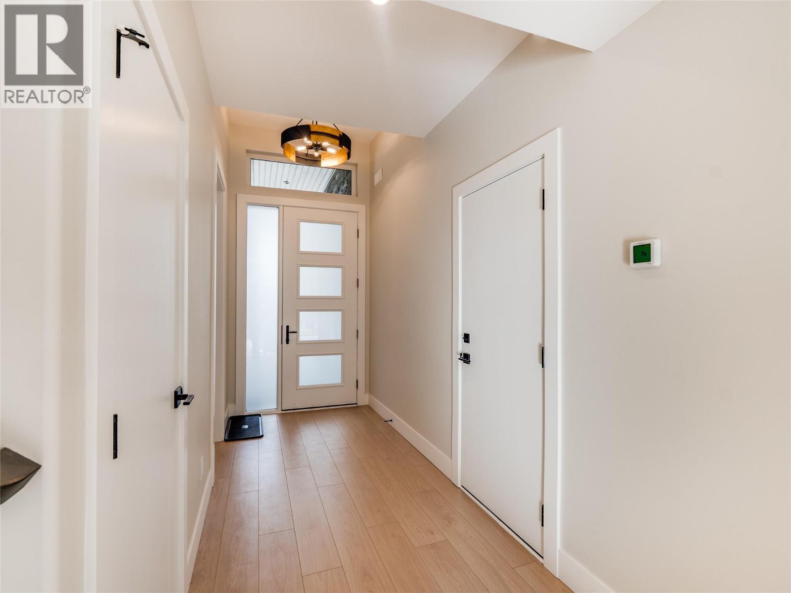 910 Lakeside Drive Unit# 401, Nelson, BC - Indoor Photo Showing Other Room