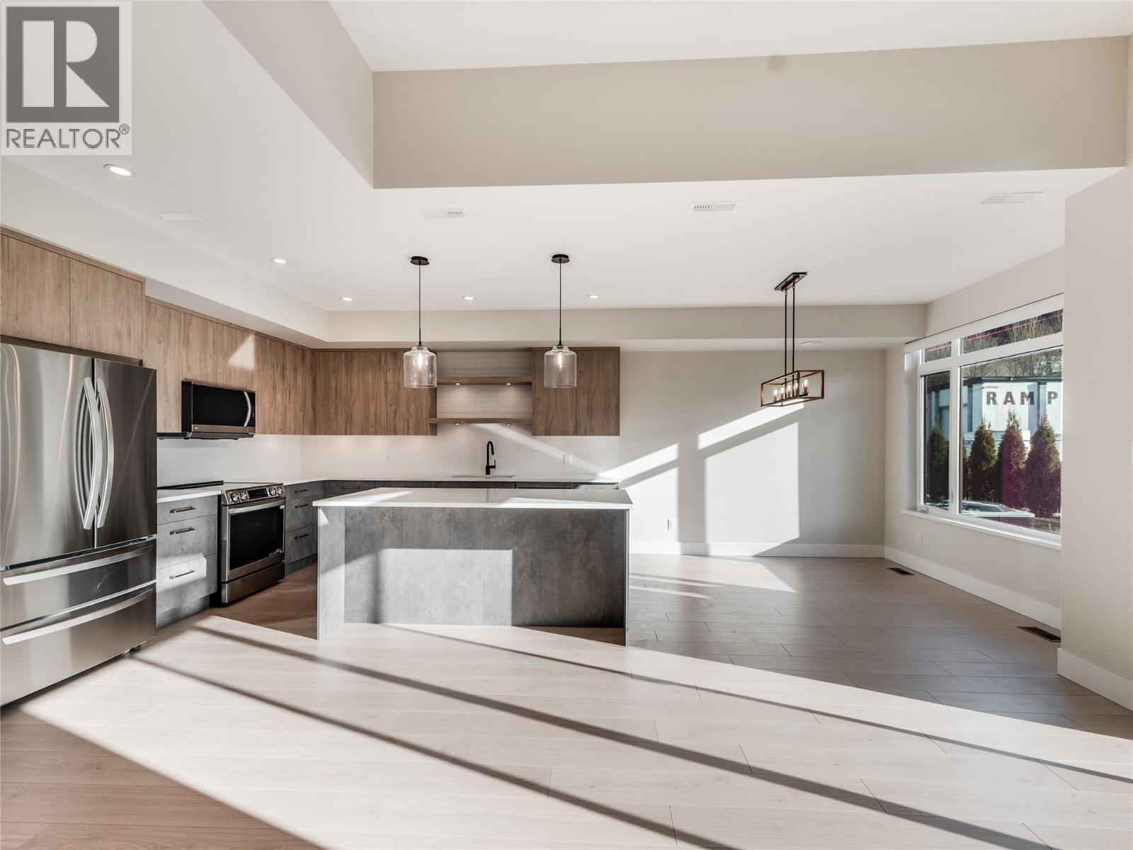 910 Lakeside Drive Unit# 401, Nelson, BC - Indoor Photo Showing Kitchen With Upgraded Kitchen