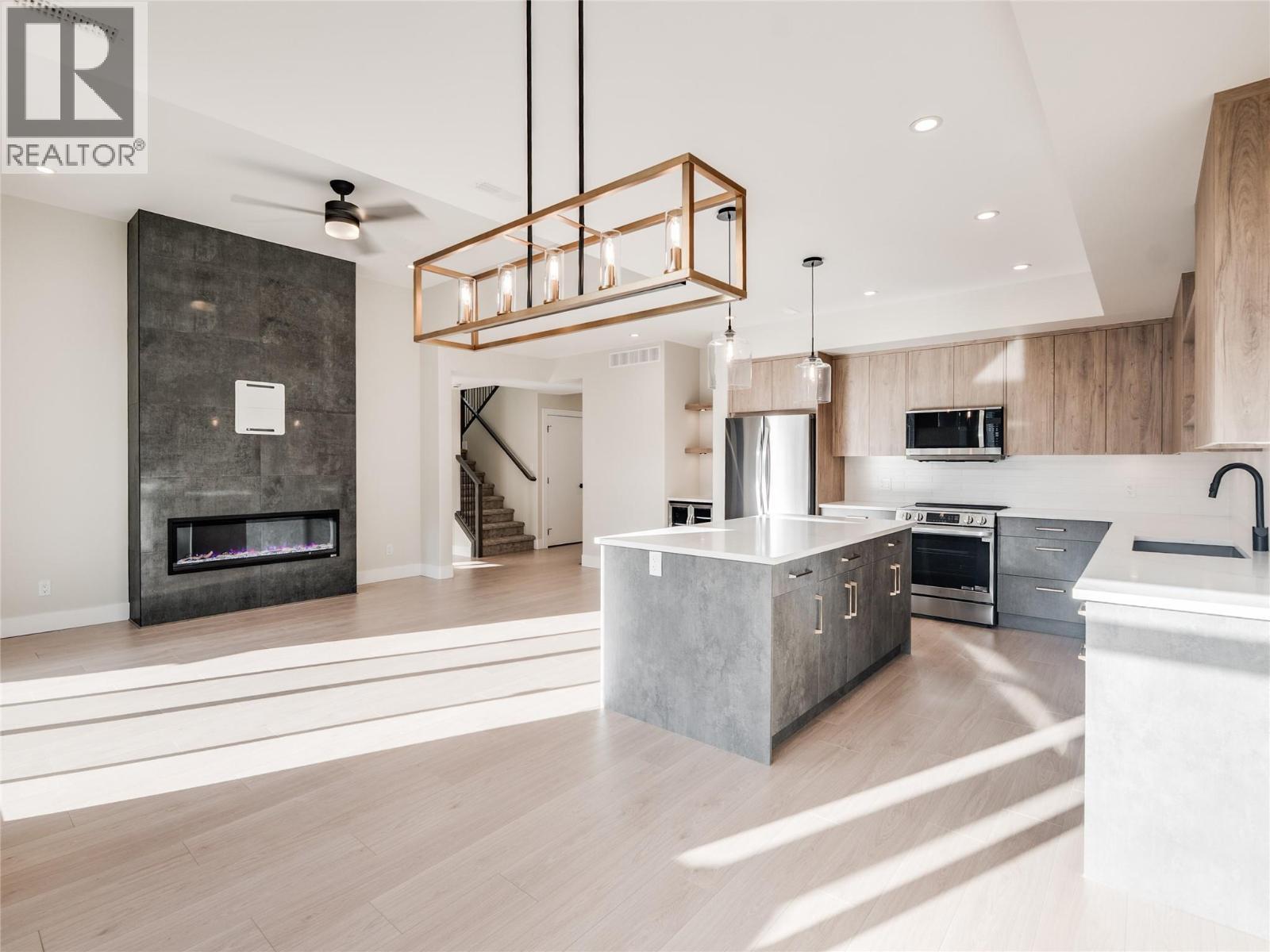 910 Lakeside Drive Unit# 401, Nelson, BC - Indoor Photo Showing Kitchen With Upgraded Kitchen