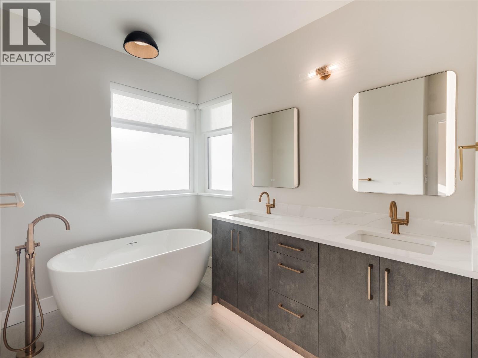 910 Lakeside Drive Unit# 401, Nelson, BC - Indoor Photo Showing Bathroom