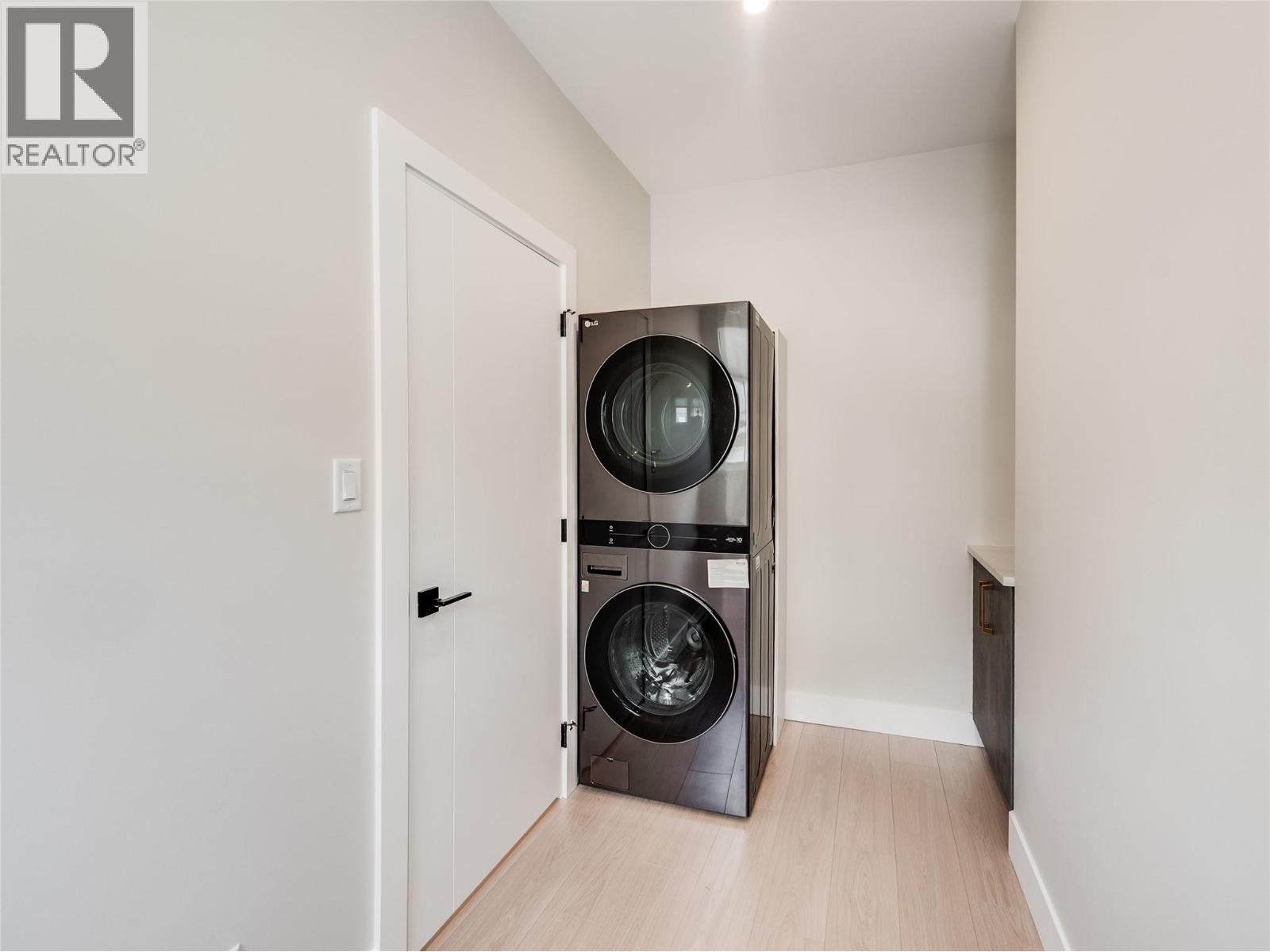 Laundry room - 910 Lakeside Drive Unit# 401, Nelson, BC - Indoor Photo Showing Laundry Room