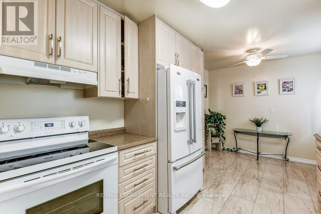 2779 Andorra Circle, Mississauga, ON - Indoor Photo Showing Kitchen
