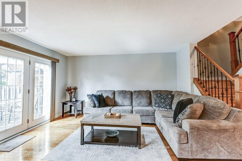 2779 Andorra Circle, Mississauga, ON - Indoor Photo Showing Living Room