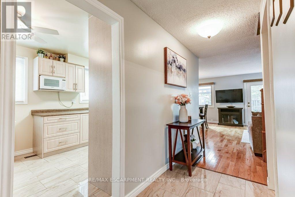 2779 Andorra Circle, Mississauga, ON - Indoor With Fireplace
