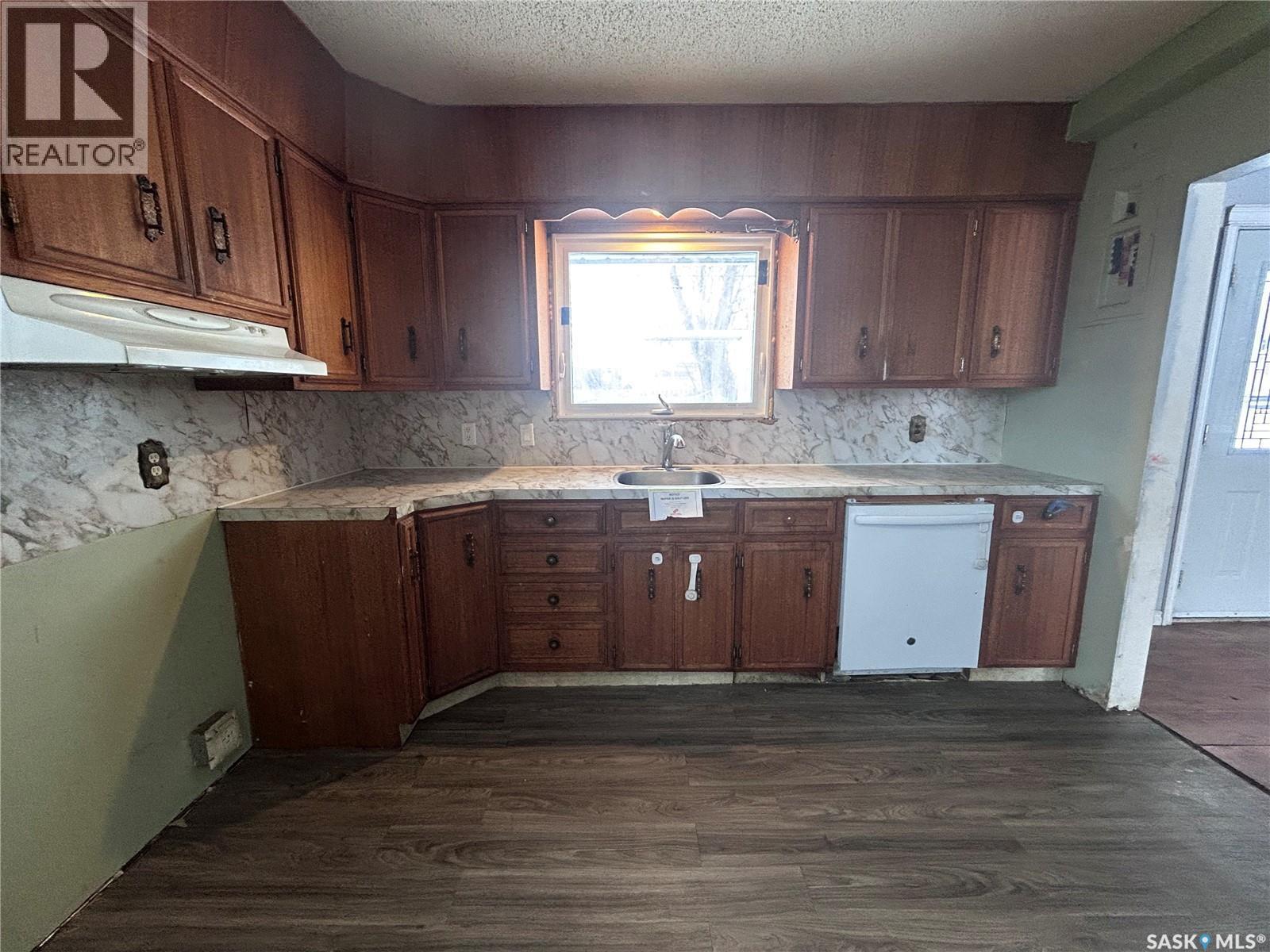 1523 Thorn Crescent, Estevan, SK - Indoor Photo Showing Kitchen