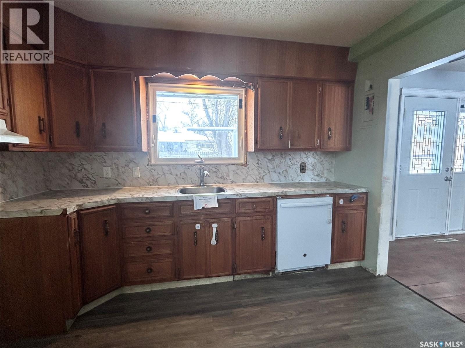1523 Thorn Crescent, Estevan, SK - Indoor Photo Showing Kitchen