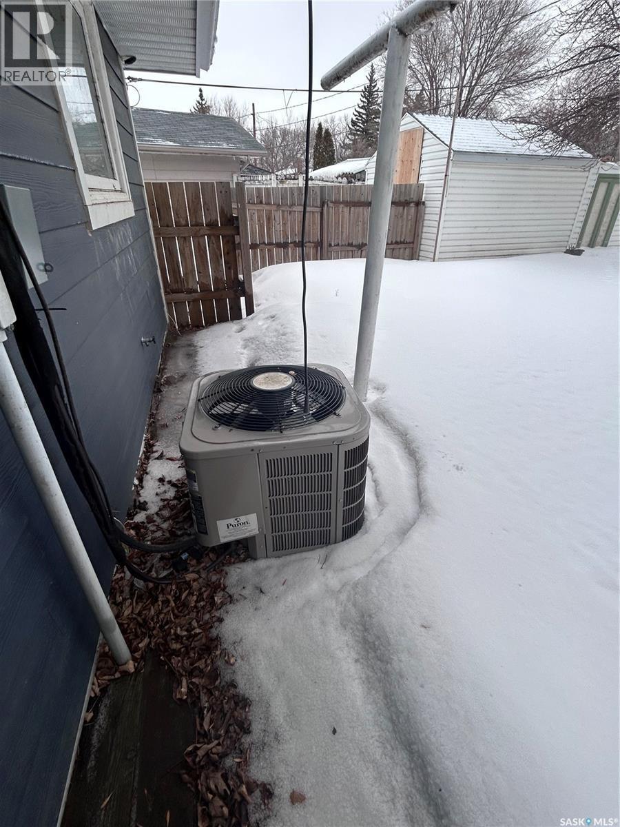 1523 Thorn Crescent, Estevan, SK - Outdoor With Exterior