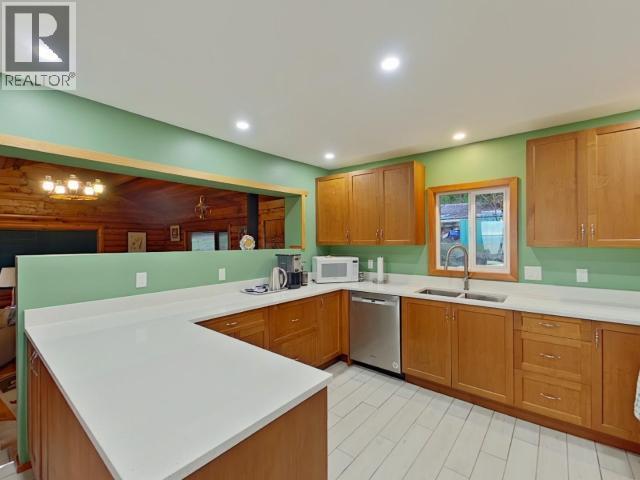 4002 Highway 101, Powell River, BC - Indoor Photo Showing Kitchen With Double Sink