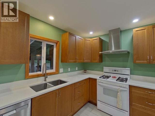 4002 Highway 101, Powell River, BC - Indoor Photo Showing Kitchen With Double Sink