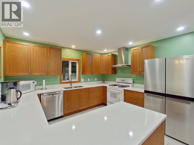 4002 Highway 101, Powell River, BC - Indoor Photo Showing Kitchen With Double Sink