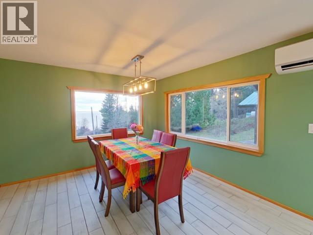 4002 Highway 101, Powell River, BC - Indoor Photo Showing Dining Room