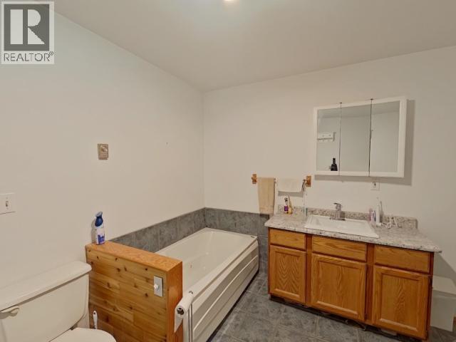 4002 Highway 101, Powell River, BC - Indoor Photo Showing Bathroom
