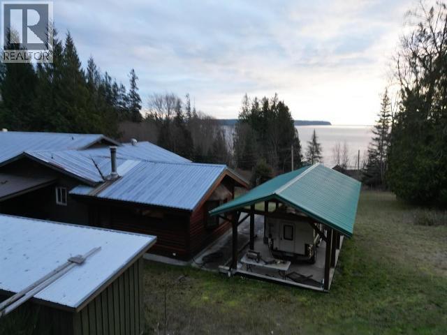 4002 Highway 101, Powell River, BC - Outdoor