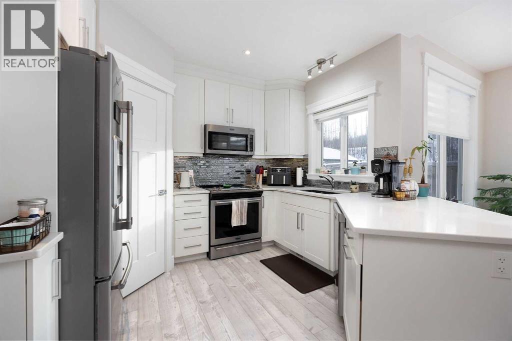 141 Pearson Drive, Fort Mcmurray, AB - Indoor Photo Showing Kitchen With Stainless Steel Kitchen With Upgraded Kitchen