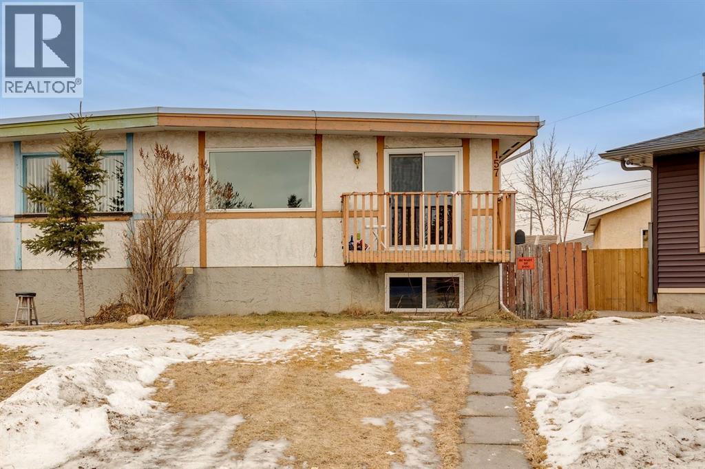 157 Penbrooke Close Se, Calgary, AB - Outdoor