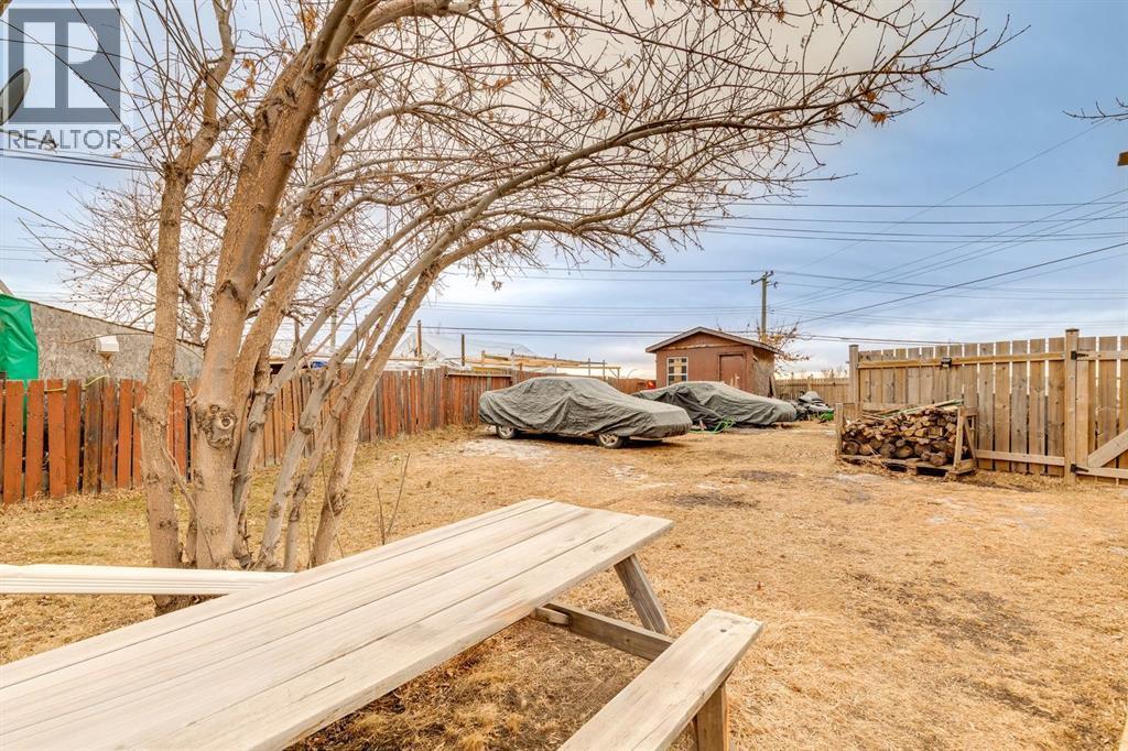 157 Penbrooke Close Se, Calgary, AB - Outdoor