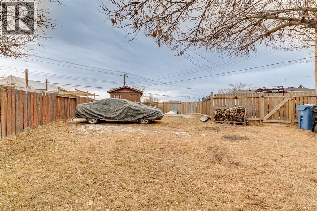 157 Penbrooke Close Se, Calgary, AB - Outdoor