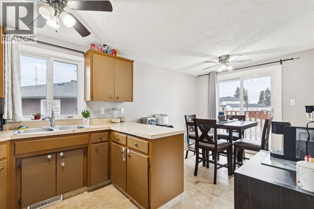157 Penbrooke Close Se, Calgary, AB - Indoor Photo Showing Kitchen With Double Sink