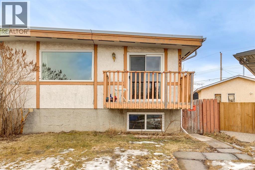 157 Penbrooke Close Se, Calgary, AB - Outdoor