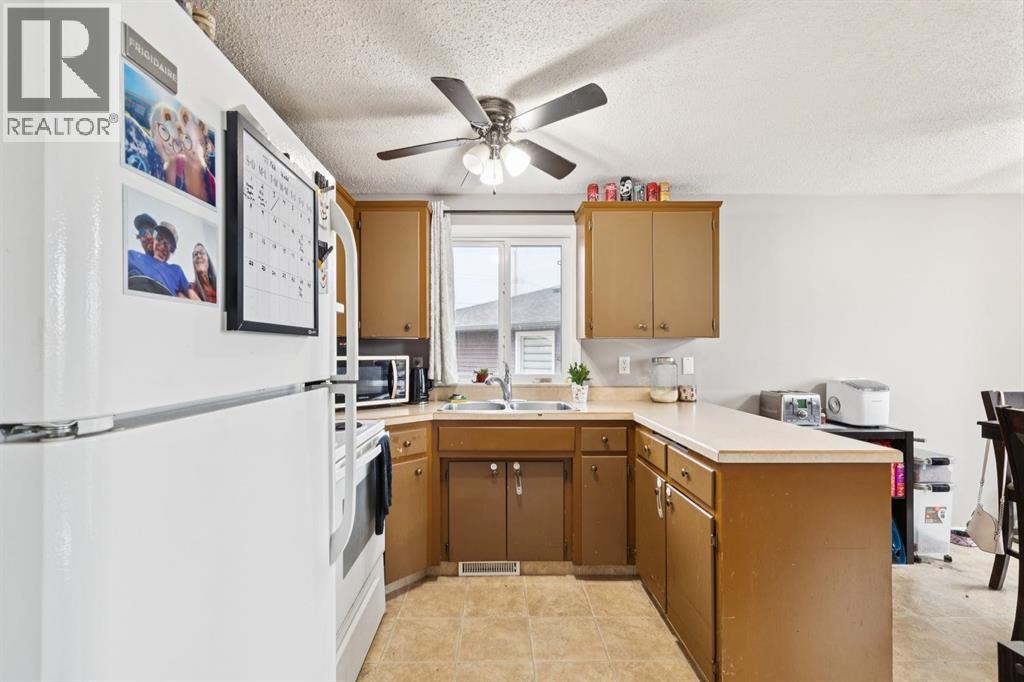 157 Penbrooke Close Se, Calgary, AB - Indoor