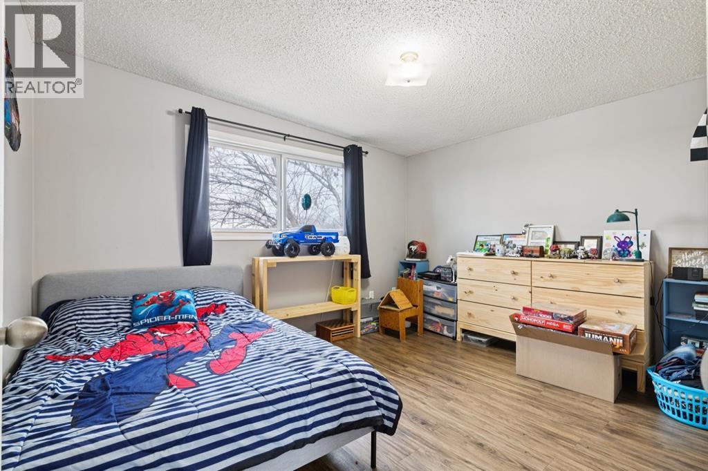 157 Penbrooke Close Se, Calgary, AB - Indoor Photo Showing Bedroom