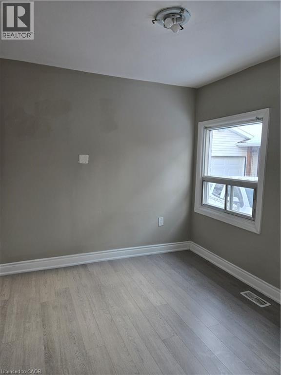 91 Barons Avenue S, Hamilton, ON - Indoor Photo Showing Other Room