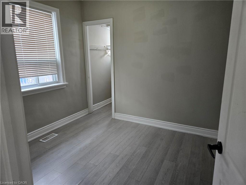 91 Barons Avenue S, Hamilton, ON - Indoor Photo Showing Other Room