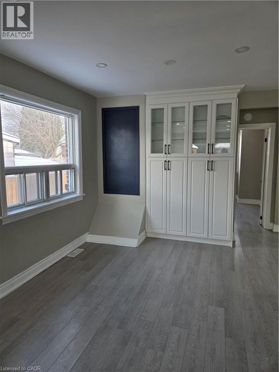 91 Barons Avenue S, Hamilton, ON - Indoor Photo Showing Other Room