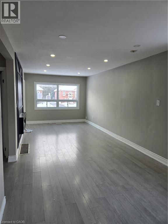 91 Barons Avenue S, Hamilton, ON - Indoor Photo Showing Other Room