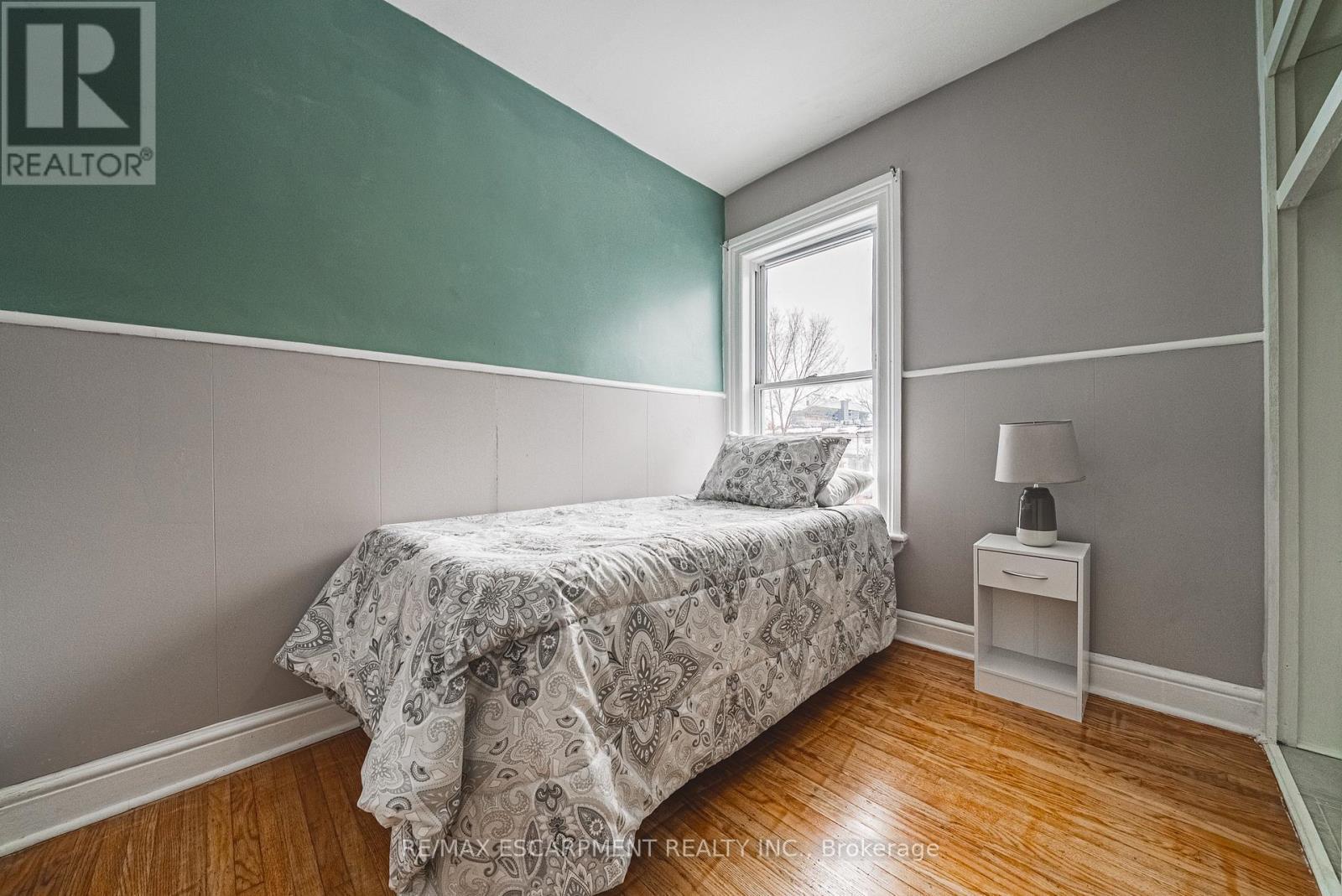 96 Case Street, Hamilton, ON - Indoor Photo Showing Bedroom