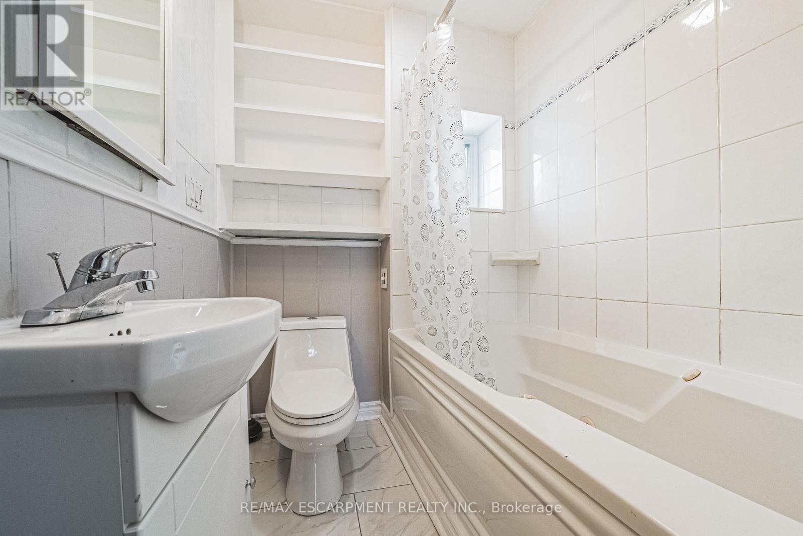 96 Case Street, Hamilton, ON - Indoor Photo Showing Bathroom