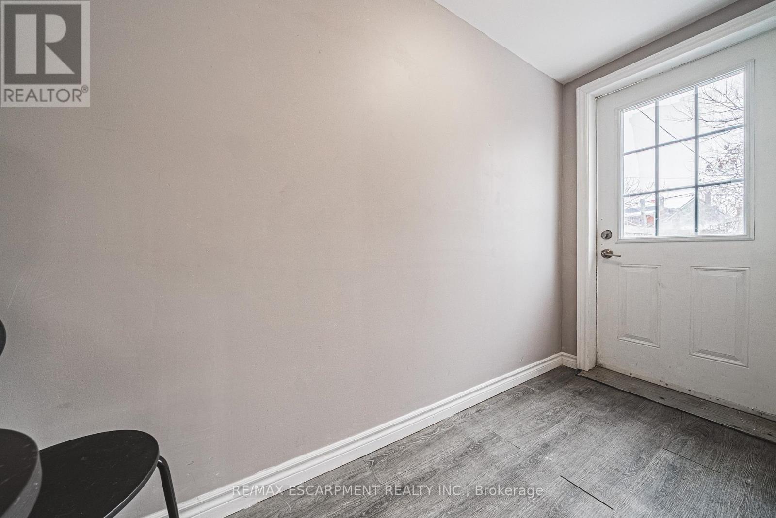 96 Case Street, Hamilton, ON - Indoor Photo Showing Other Room