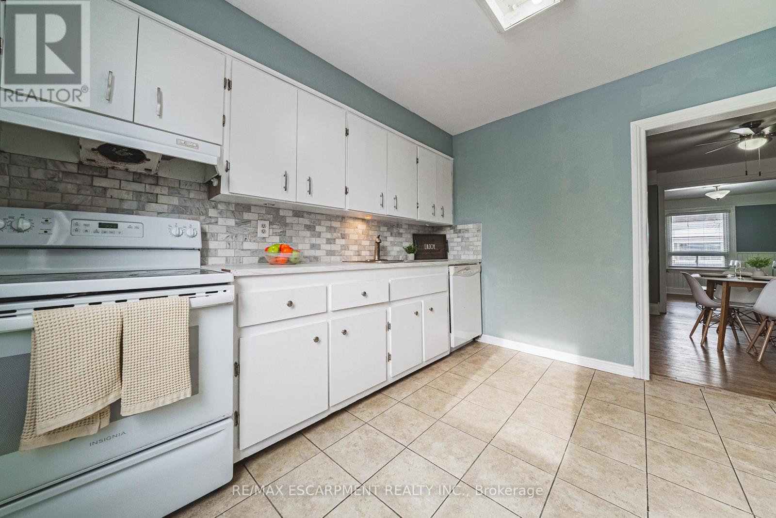 96 Case Street, Hamilton, ON - Indoor Photo Showing Kitchen